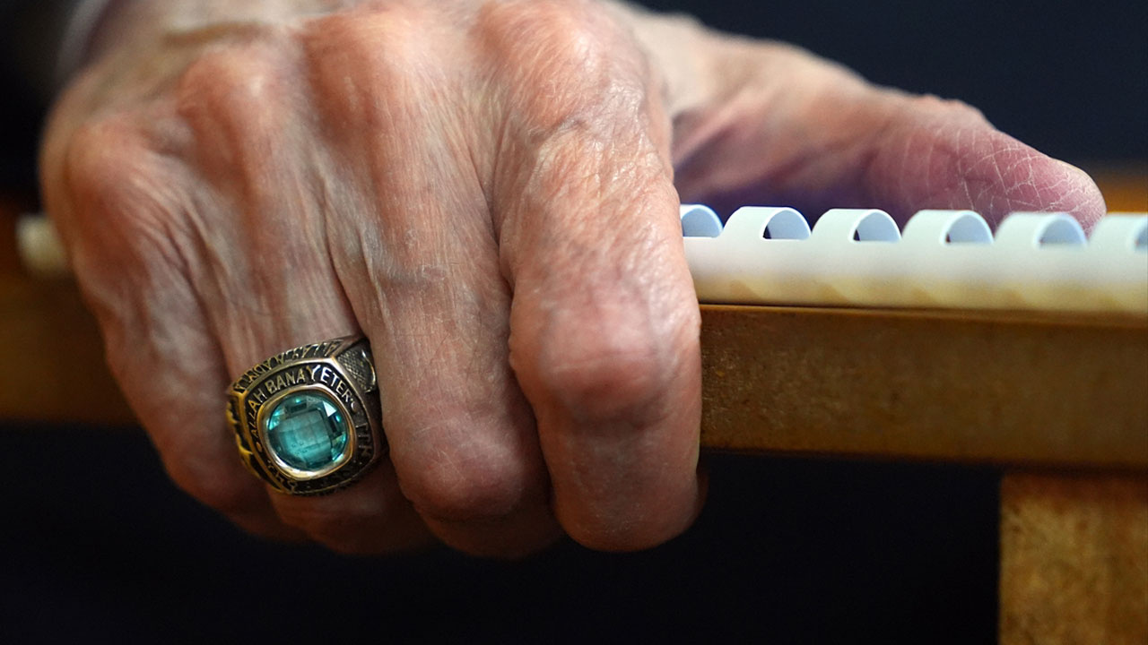 MHP Genel Başkanı Devlet Bahçeli'nin yüzüğü ve rozeti gündem oldu! Üzerinde bakın ne yazıyor