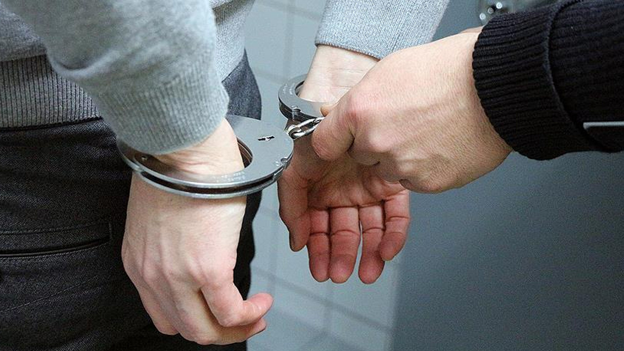 Sarıyer'de bir yalıdan 150 milyon lira değerinde döviz çaldığı iddia edilen 7 kişi yakalandı