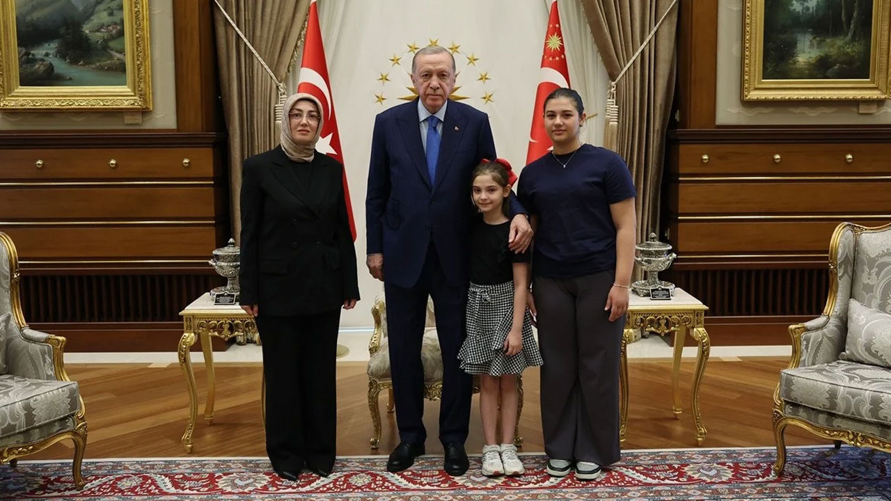 Sinan Ateş’in eşi Ayşe Ateş, Cumhurbaşkanı Erdoğan tarafından kabul edildi