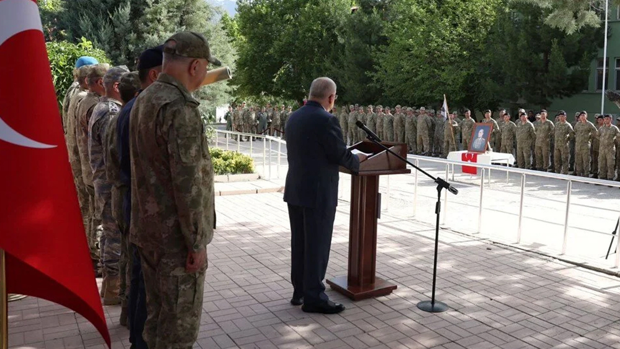 Bakan Güler'den Hakkari'de Mehmetçiğe bayram ziyareti