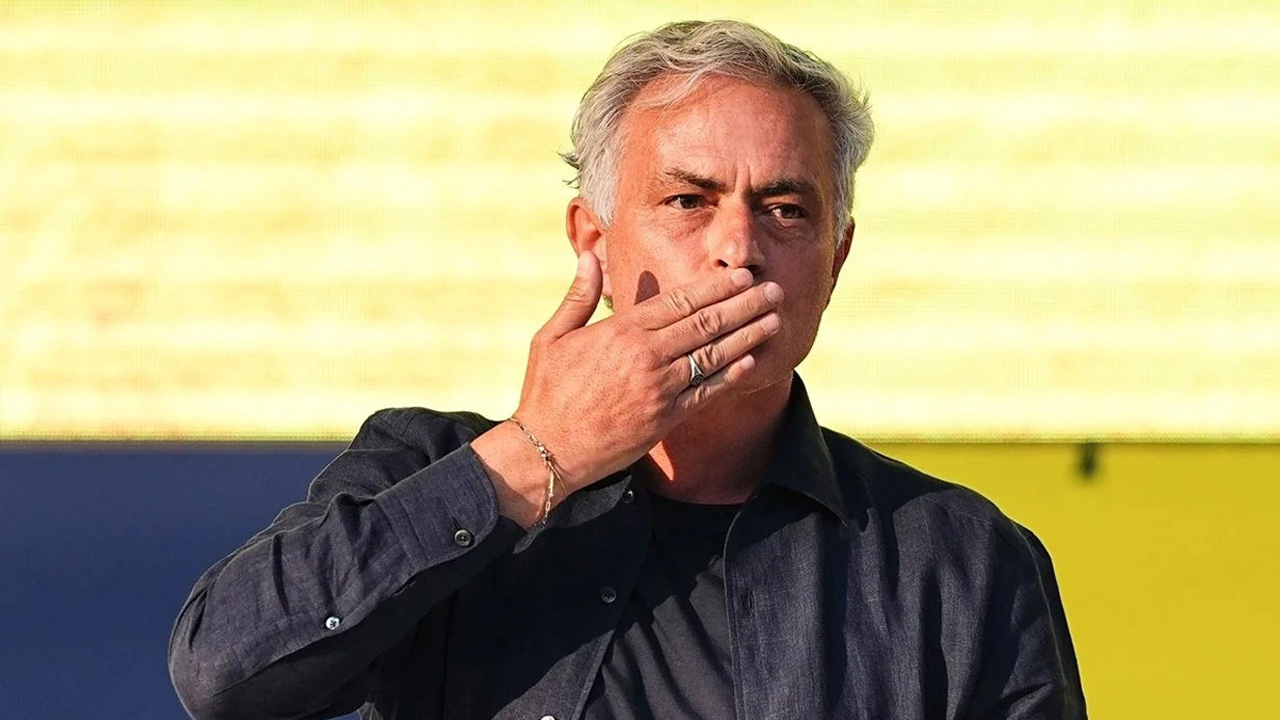 127 milyon Euro'luk golcü Fenerbahçe'ye geliyor! Portekizli yıldızı Jose Mourinho ikna edecek