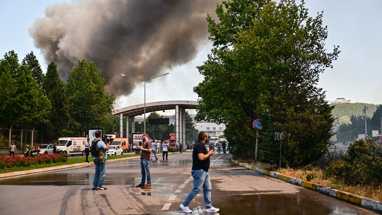 Tuzla'da fabrikada yangın çıktı! Vali Davut Gül'den açıklama geldi