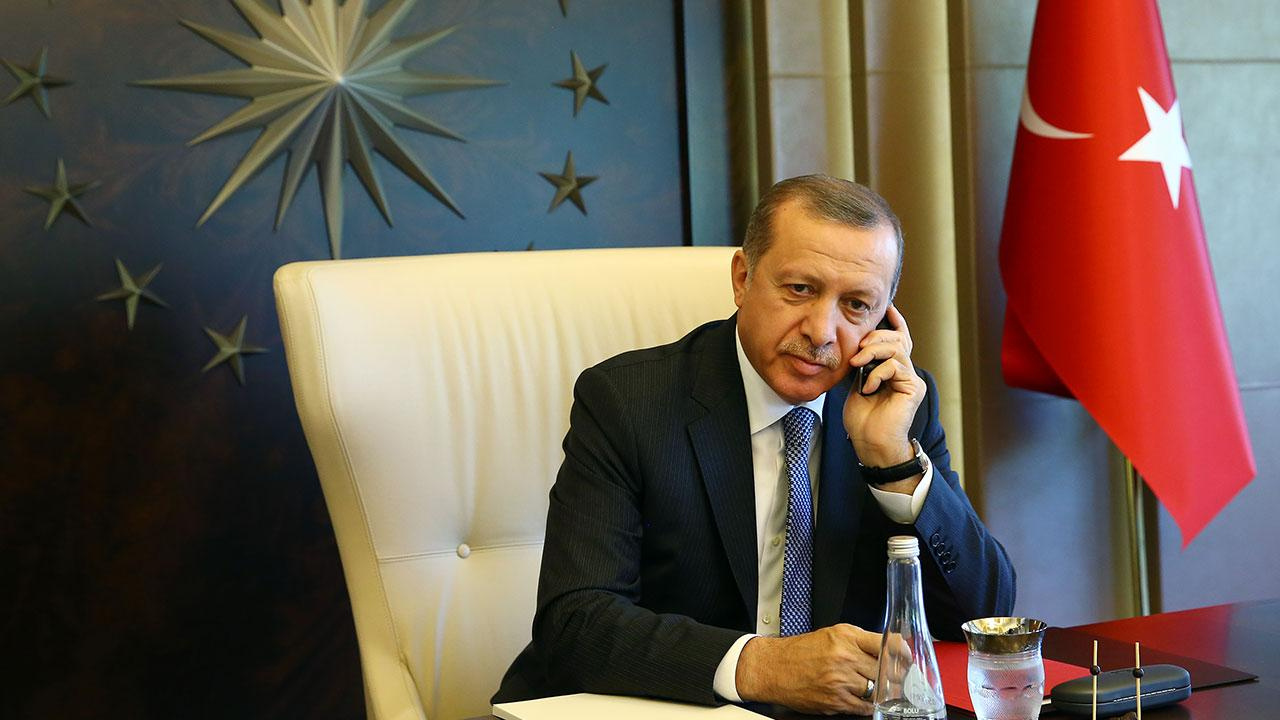 Cumhurbaşkanı Erdoğan'dan Milli Takım'a tebrik telefonu