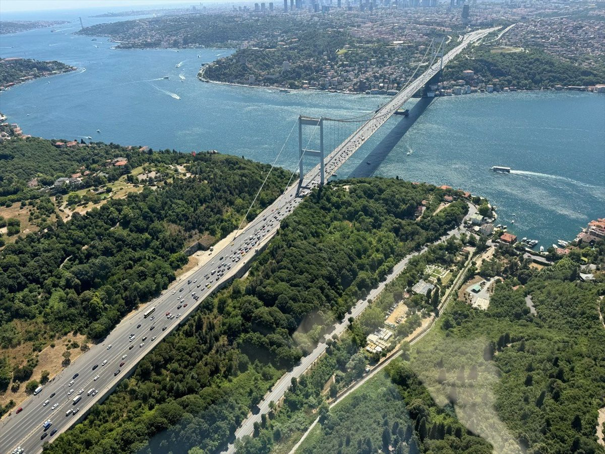 Tatil dönüşü İstanbul'da son durum! Havadan görüntülendi, trafik adım adım ilerliyor