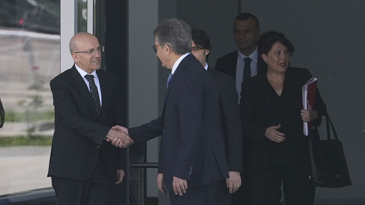 Mehmet Şimşek CHP'yi eleştiren Faruk Çelik'in yorumunu paylaştı