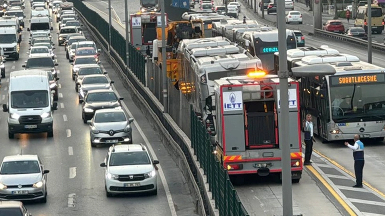 Metrobüs durağında 75 gün sürecek çalışma başlıyor