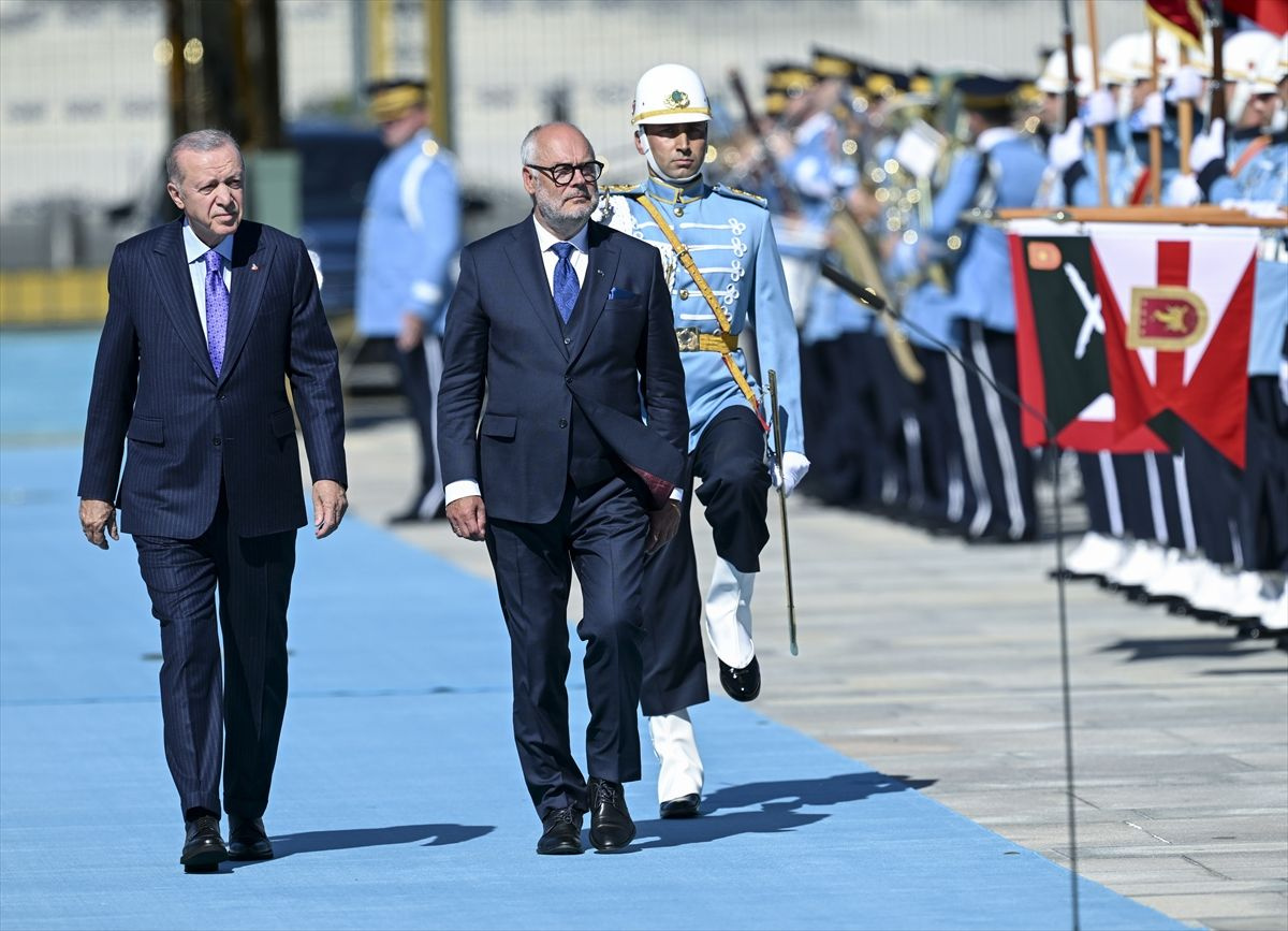 Cumhurbaşkanı Erdoğan, Alar Karis'i resmi törenle karşıladı