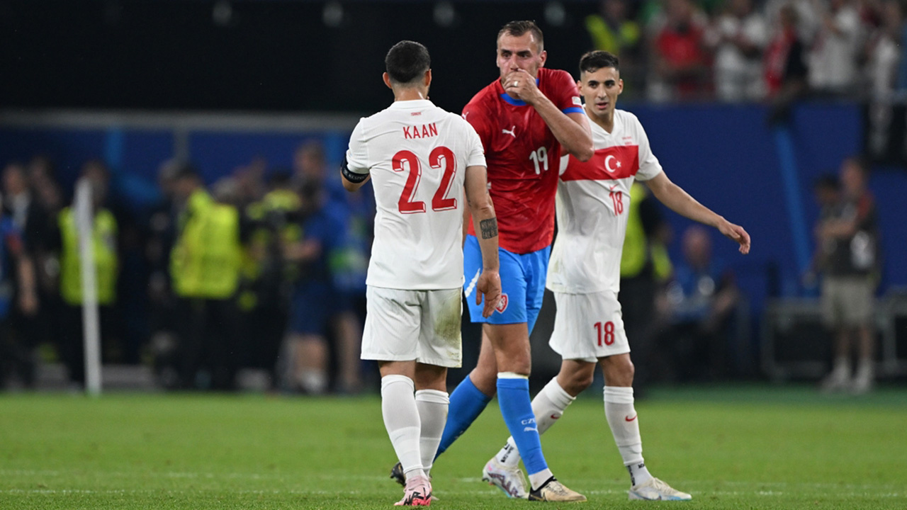 Maç sonu kavga çıkarmıştı! Çekyalı futbolcudan küstah sözler: "Türkleri zehirlemek istedim"