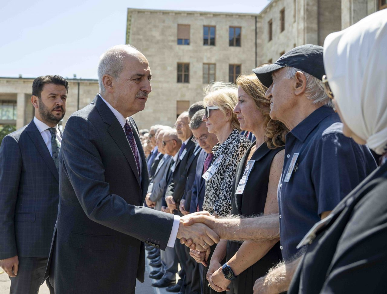 Eski bakan Yaşar Yakış'a veda! Meclis'te düzenlenen törende Kılıçdaroğlu ile Özel yan yana geldi