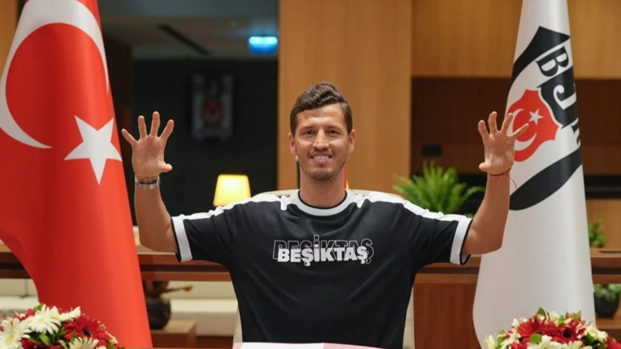Beşiktaş, Salih Uçan'la sözleşme yeniledi