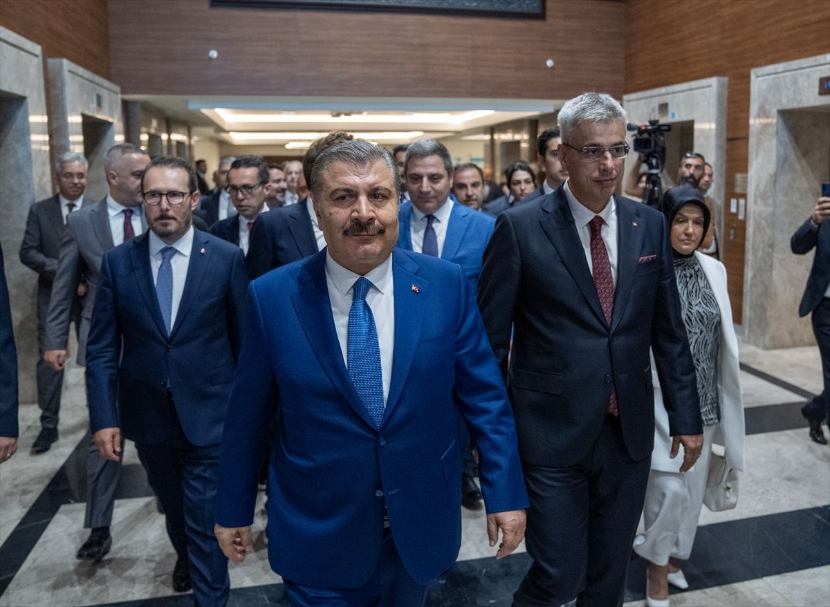 Sağlık Bakanlığı'nda devir teslim töreni! Kemal Memişoğlu görevi Fahrettin Koca'dan devraldı