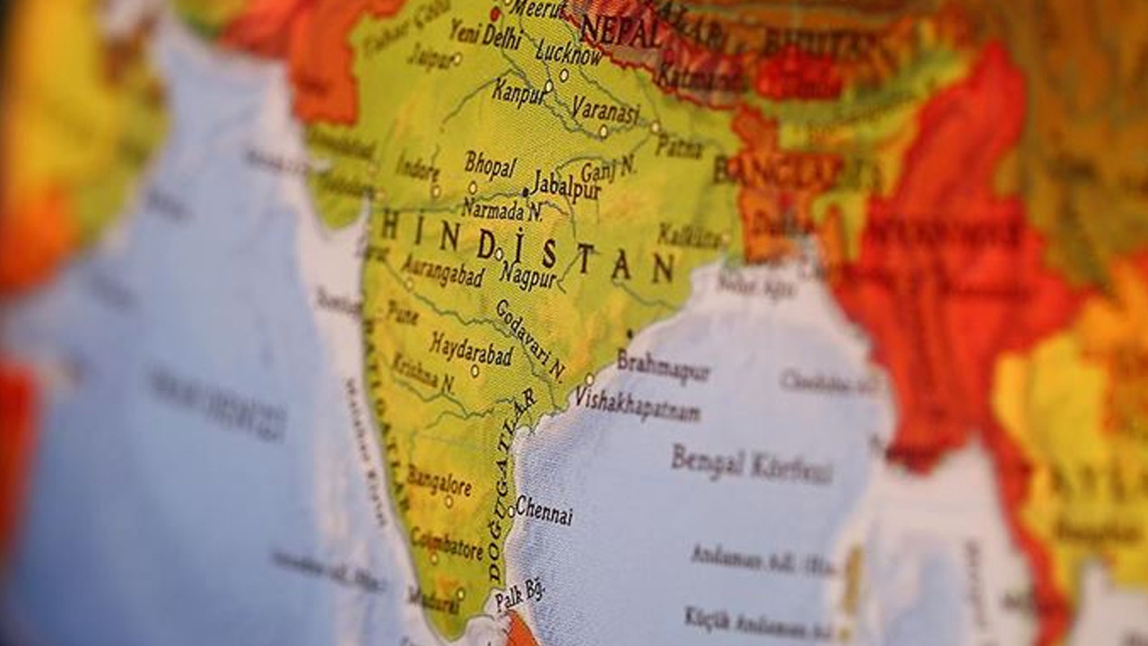 Hindistan'da ayin sırasında izdiham! Onlarca kişi hayatını kaybetti