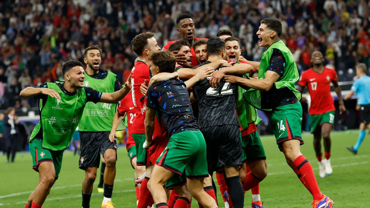 Slovenya'yı penaltılarla eleyen Portekiz çeyrek finalde
