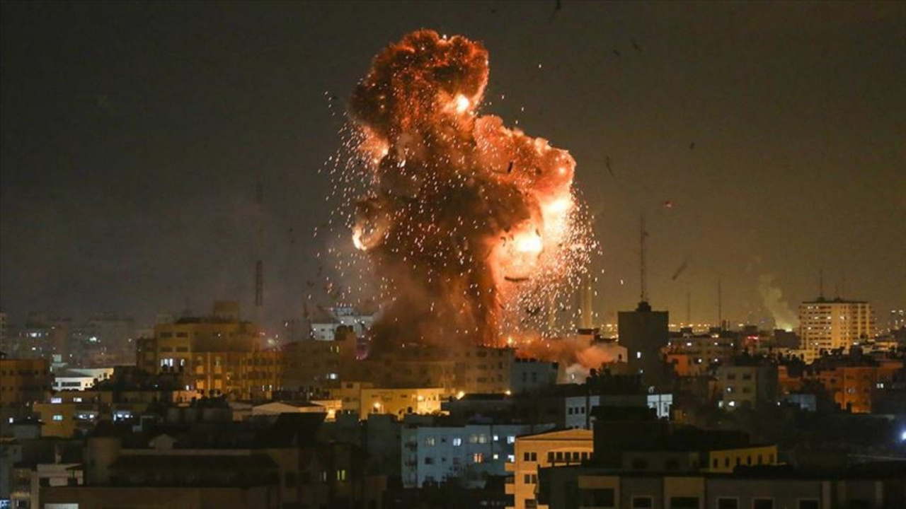 İsrail ordusundan Gazze'ye hava saldırısı: 3 ölü