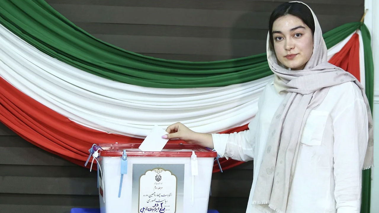 İran’da oy verme işlemi ikinci kez uzatıldı