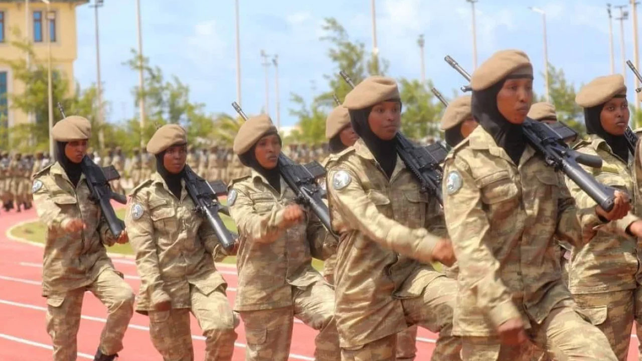 Türkiye'nin eğittiği Somalili subaylar, ülkelerinde göreve başladı