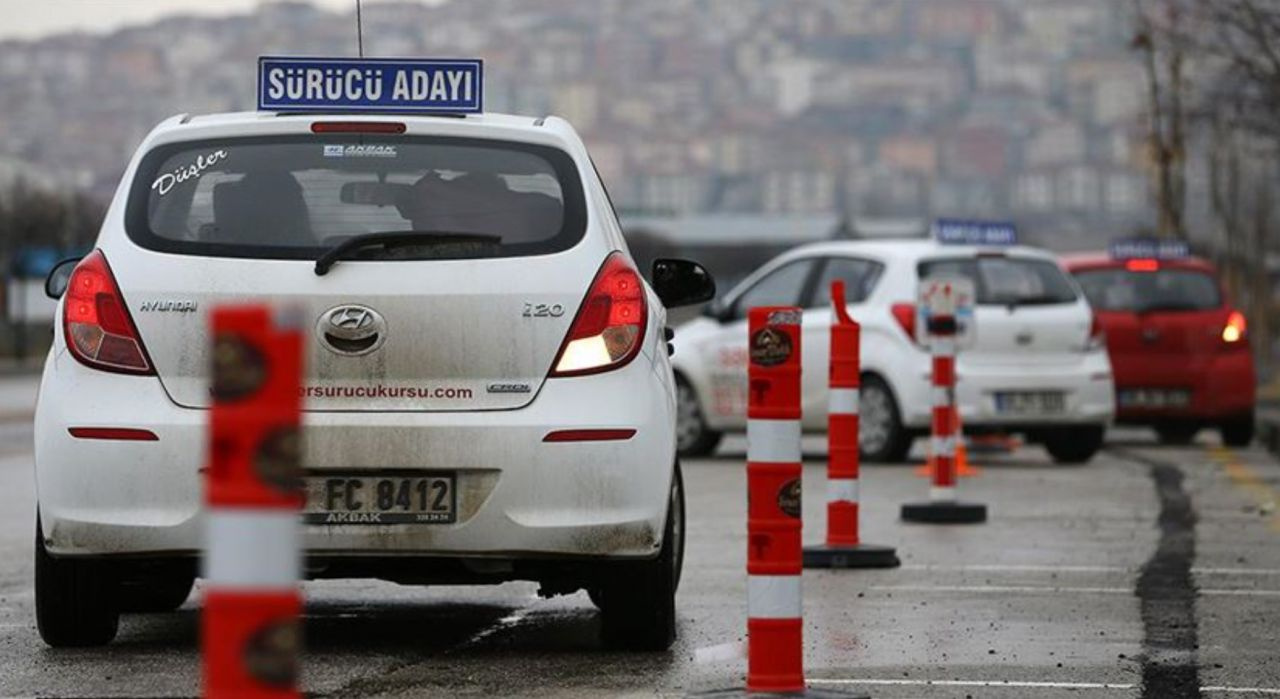 Ehliyette yeni dönem! Direksiyon sınavı değişiyor, işte detaylar: Paralel park aşamasında...