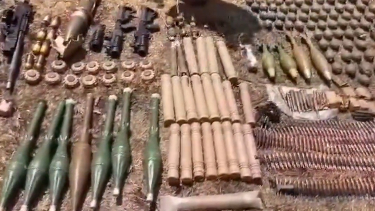 Irak'ın kuzeyinde çok sayıda silah, mühimmat ve teçhizat ele geçirildi