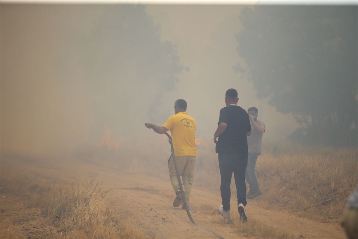 Edirne Lalapaşa'da orman yangını! Köylüler ve ekipler alevlere müdahale ediyor, yaralılar var!