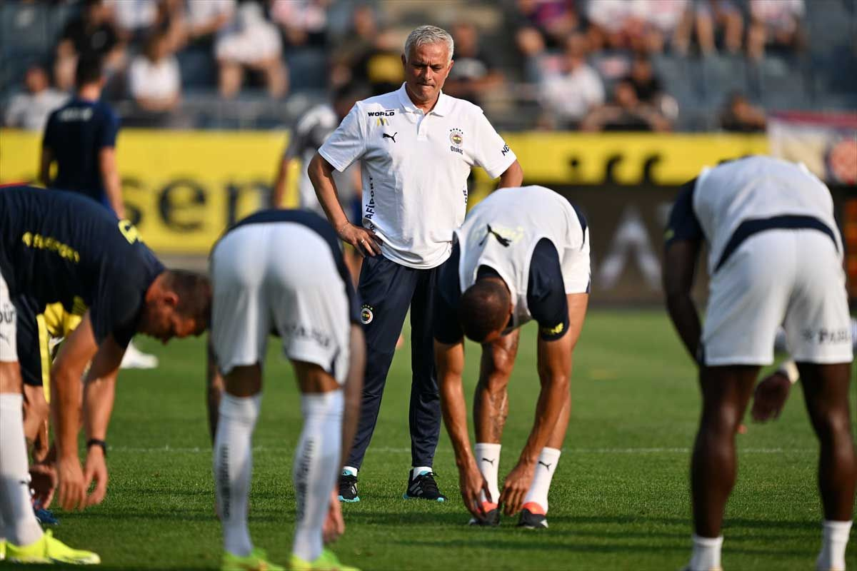 Fenerbahçe'de 3 futbolcu kadro dışı... Mourinho, Hajduk Split'e yenilgi sonrası o isimlerin üzerini çizdi!