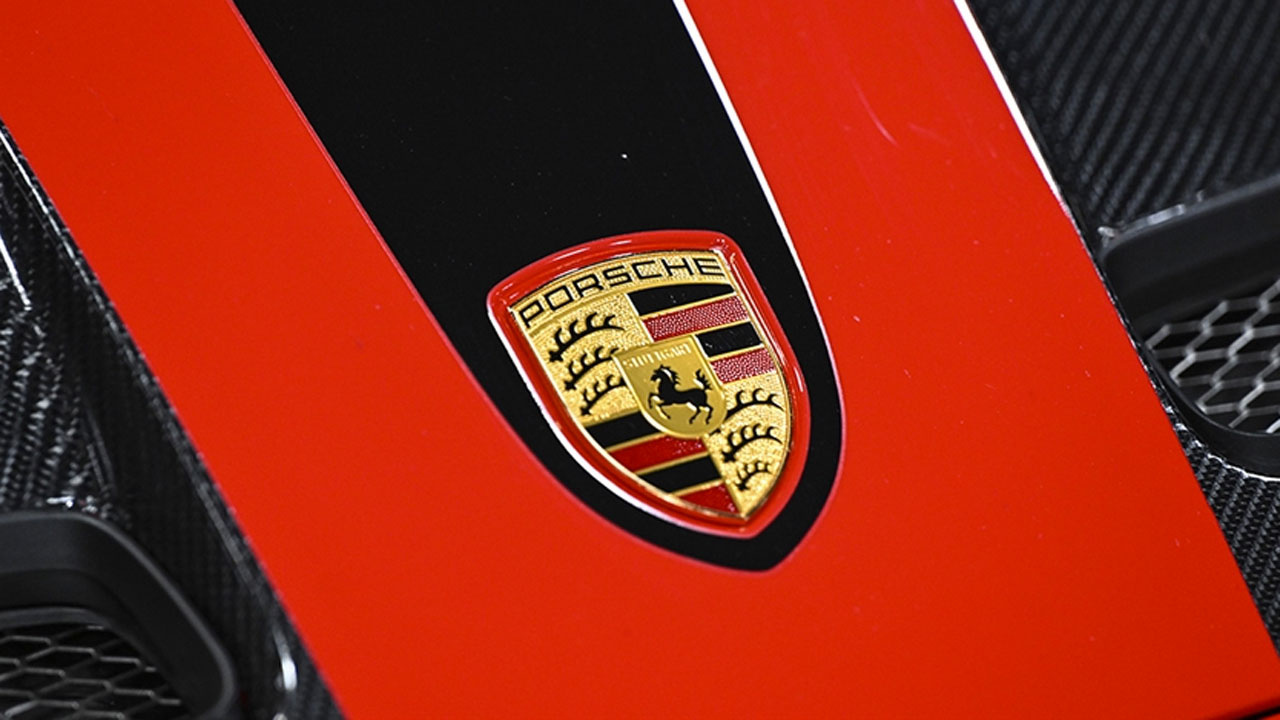 Otomotivde Çin rüzgarı! Almanya'nın lüks markası Porsche frene basmak zorunda aldı