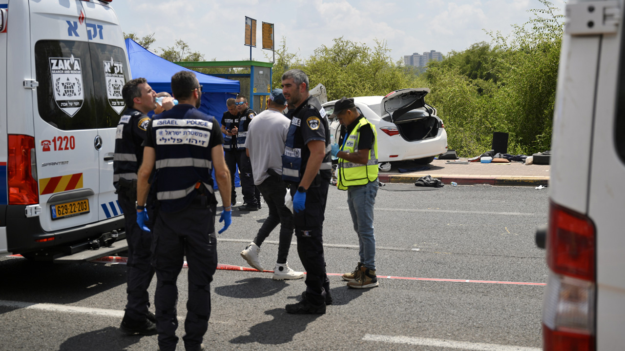 İsrail'de otobüs durağında "araçla ezme" girişimi: 2'si ağır 3 kişi yaralandı