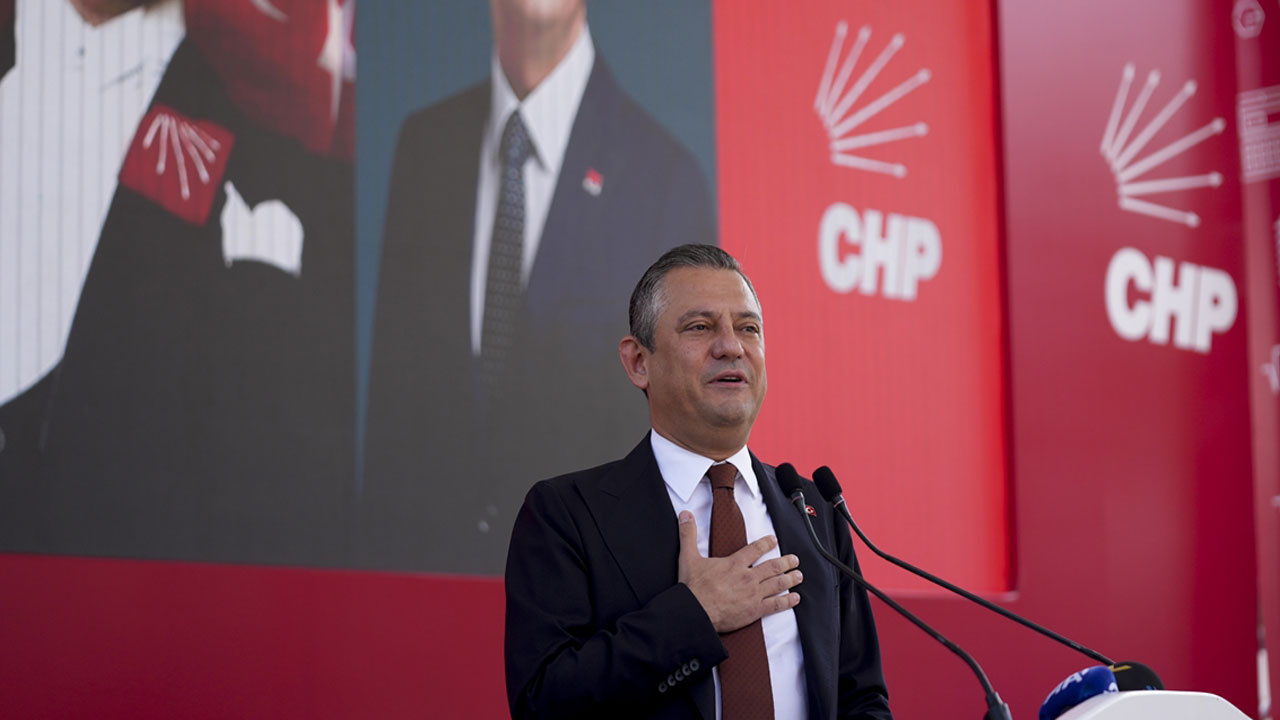 CHP lideri Özgür Özel: Cumhuriyet tarihinin en sorunlu bakanı, hiçbir soruna çözüm bulamadı...