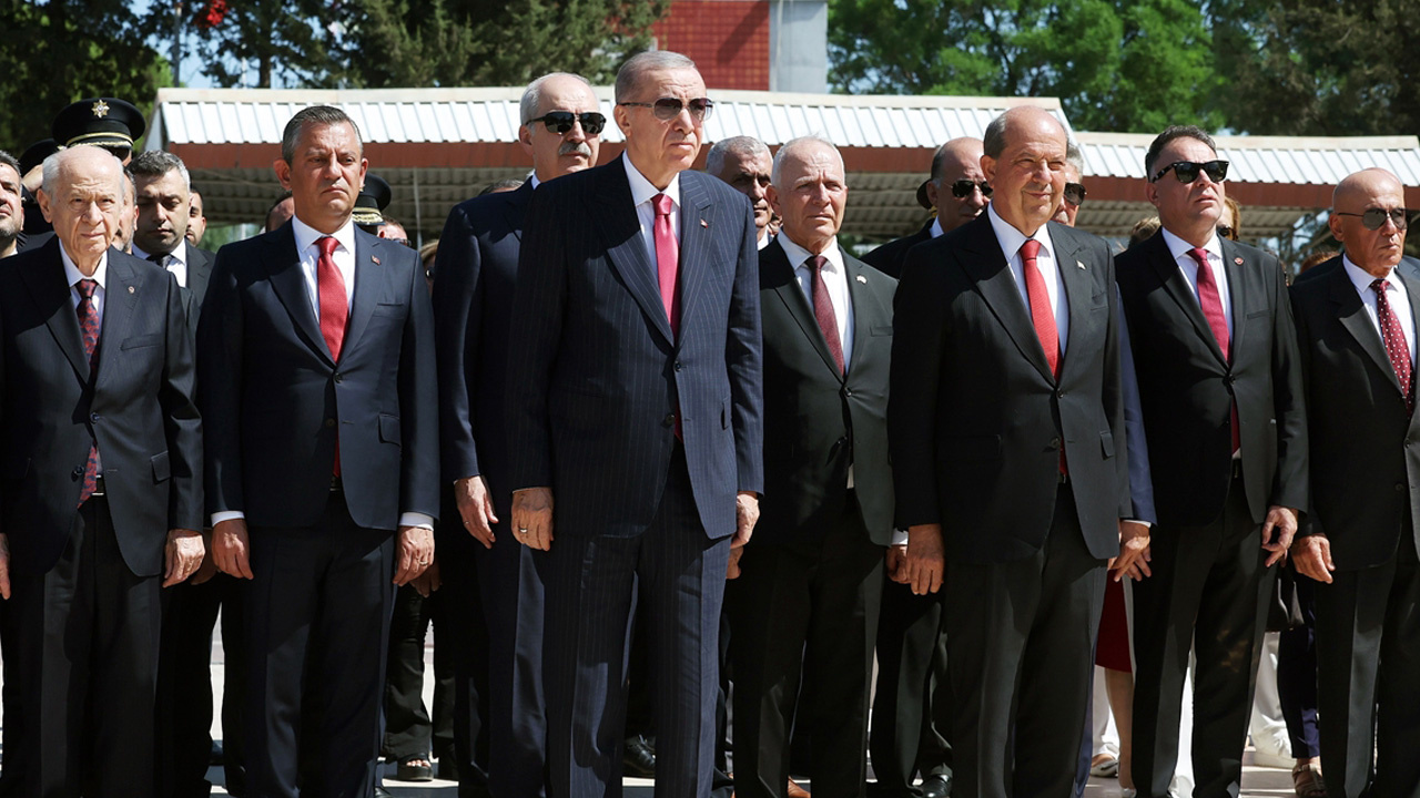 Cumhurbaşkanı Erdoğan, KKTC'de Atatürk Anıtı'na çelenk sundu