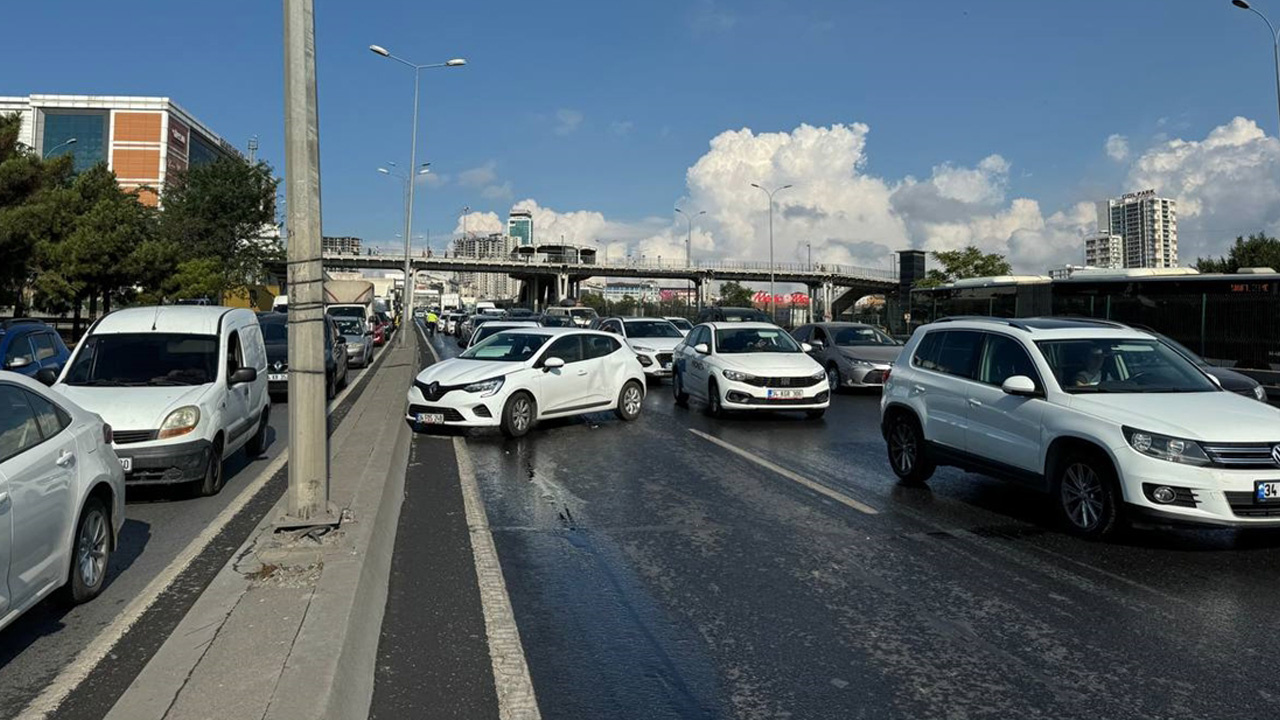 Esenyurt'ta zincirleme trafik kazası: Yaralılar var