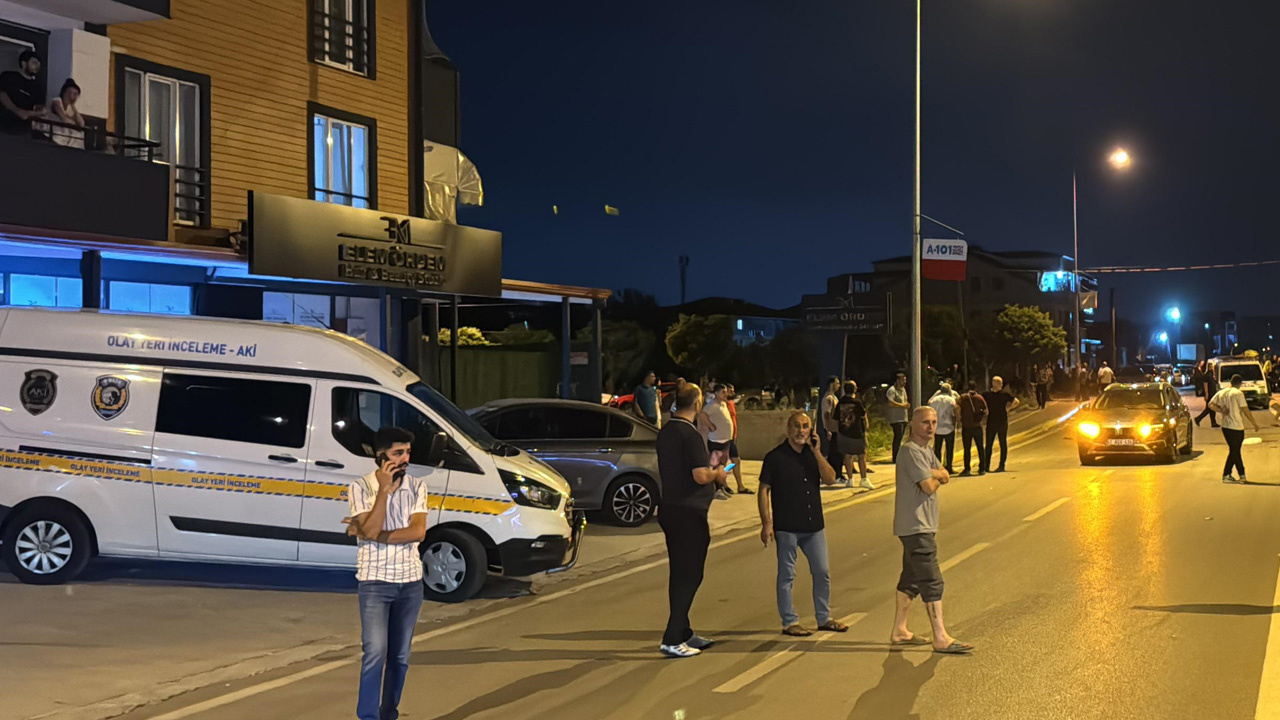 Kocaeli'de polisten kaçmaya çalışan motosikletteki 2 kişi öldü
