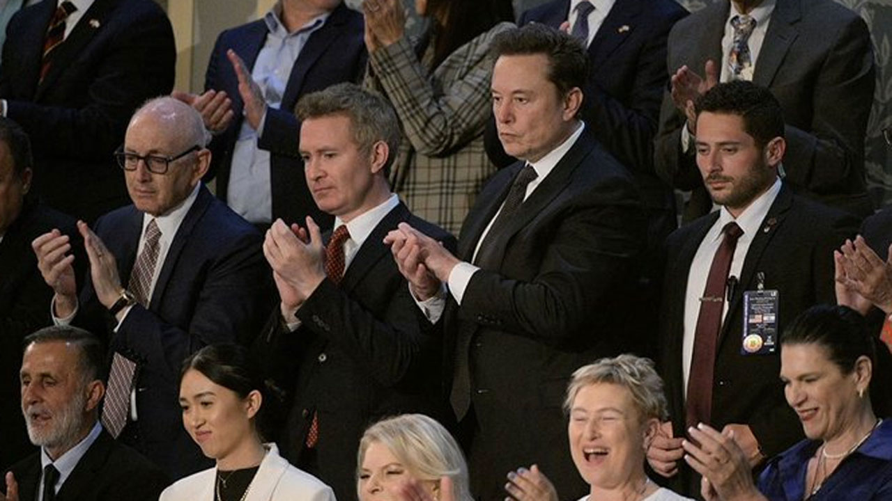 Yahudi lobisi Elon Musk'a diz çöktürdü! Elon Musk kongrede Netenyahu'yu ayakta alkışladı