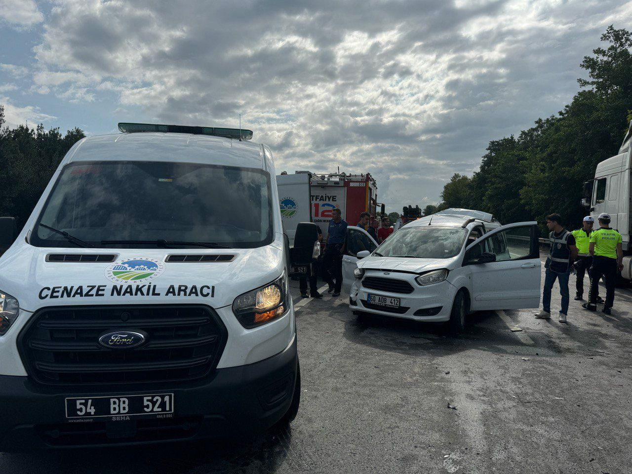 Anadolu Otoyolu'nda feci kaza! Araç hurdaya döndü: Aynı aileden 3 kişi can verdi