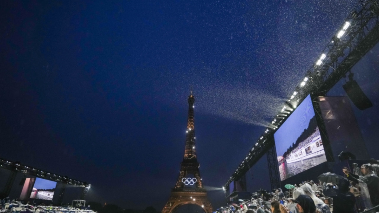 Paris 2024 Olimpiyat Oyunları renkli görüntülerle açıldı