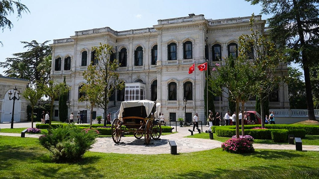 Restorasyonu yapılan Yıldız Sarayı'na yoğun ziyaretçi ilgisi