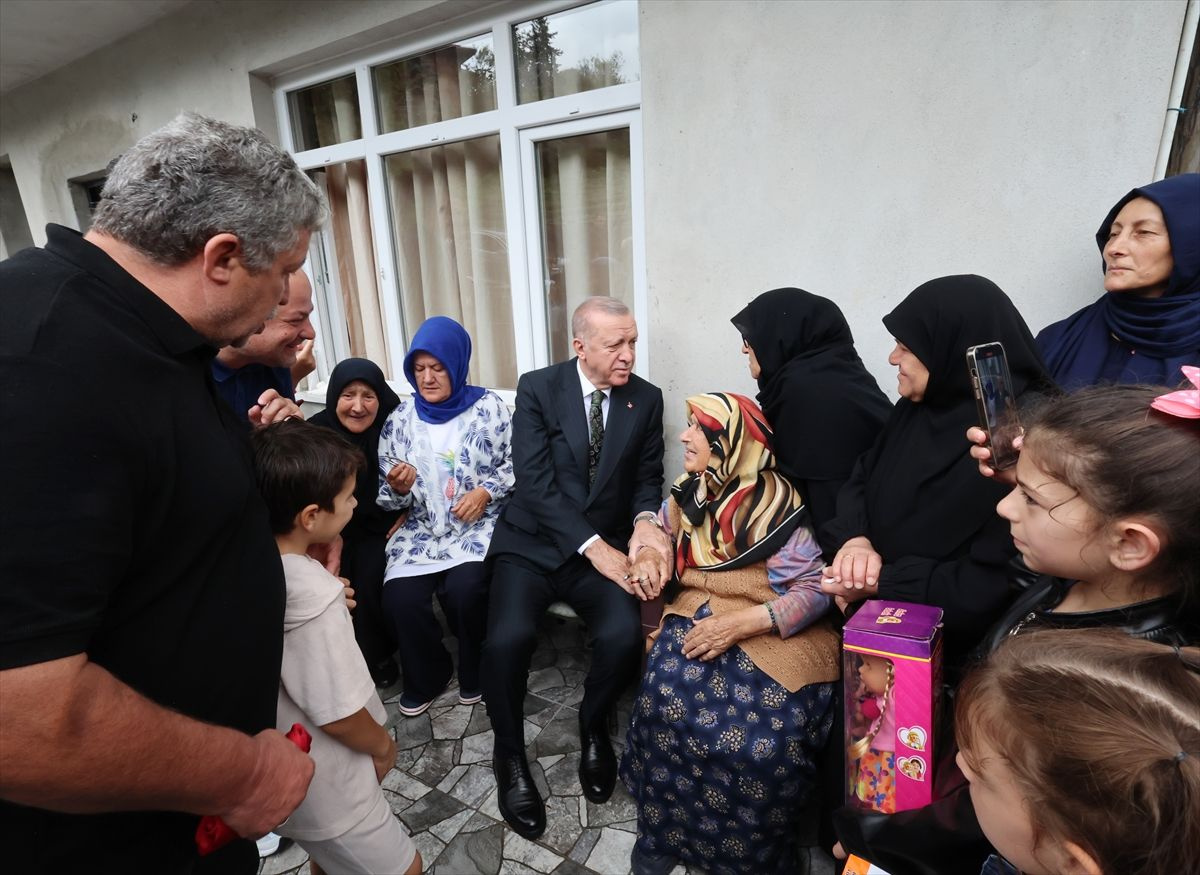 Cumhurbaşkanı Erdoğan'dan Rize'de komşu ziyareti