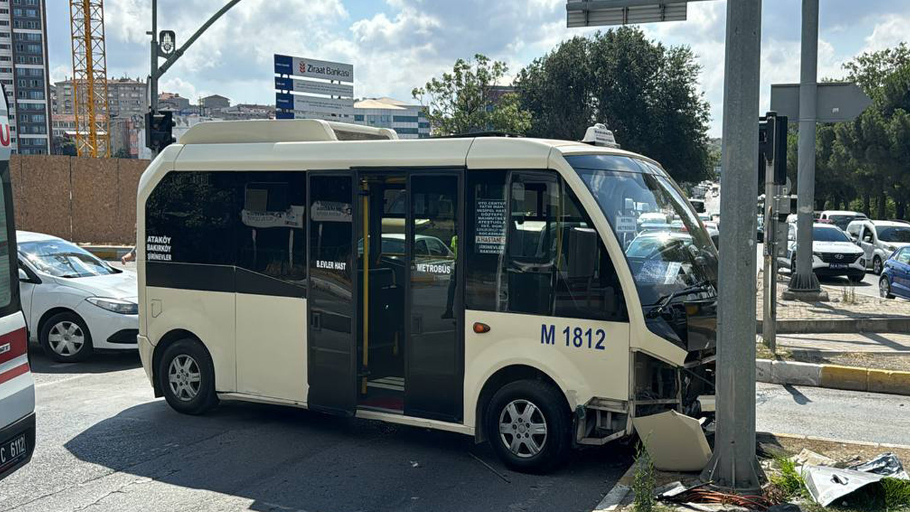 Bağcılar'da minibüs ile cip çarpıştı, olay yerinde kavga çıktı! Görgü tanığı kaza anını böyle anlattı