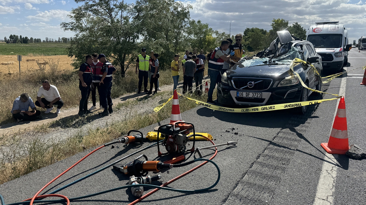 Kayseri'de trafik kazasında 2 kardeş yaşamını yitirdi