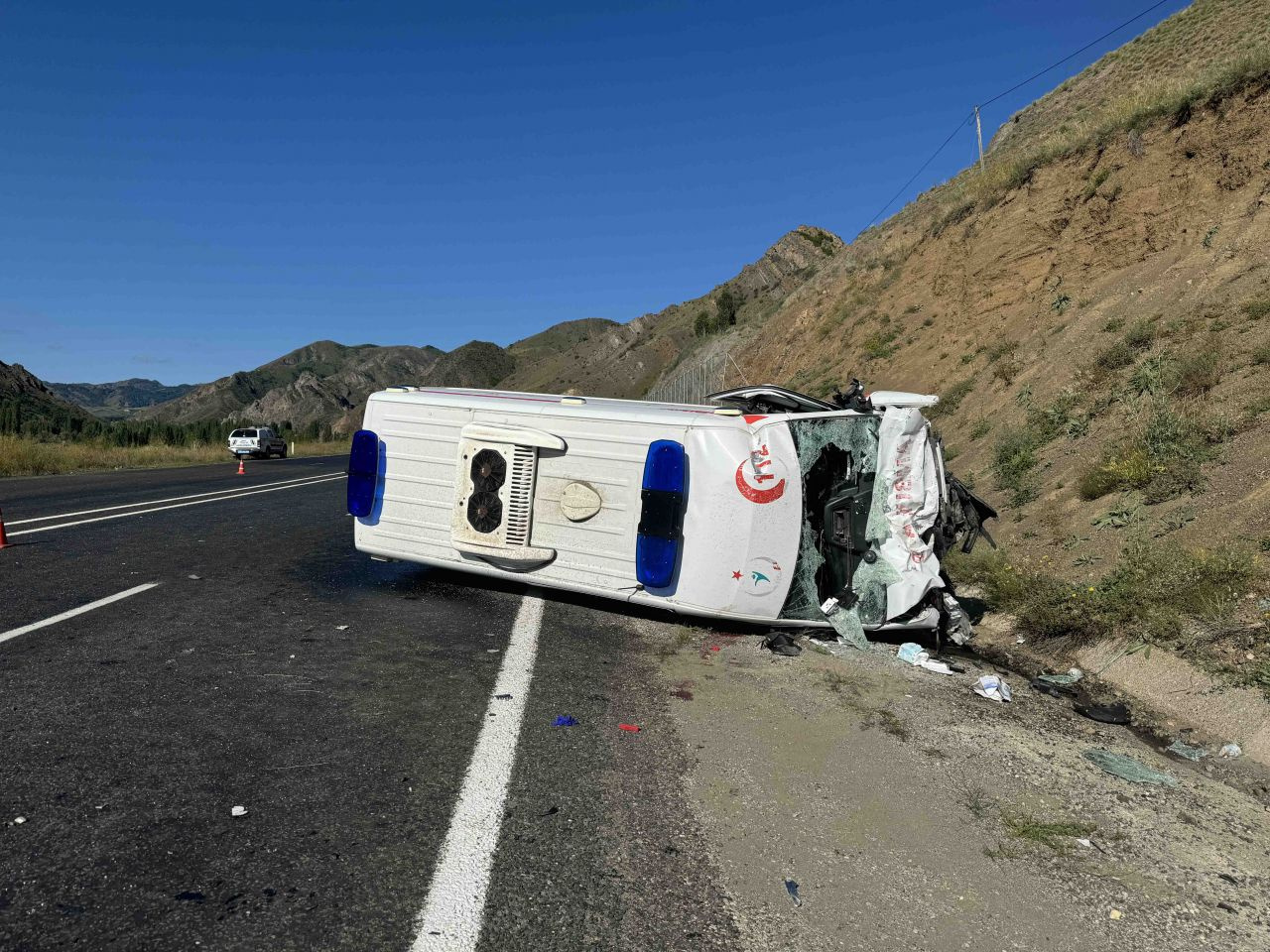 Erzurum'da kahreden kaza! Ambulans ile hafif ticari araç çarpıştı: 4 kişi öldü