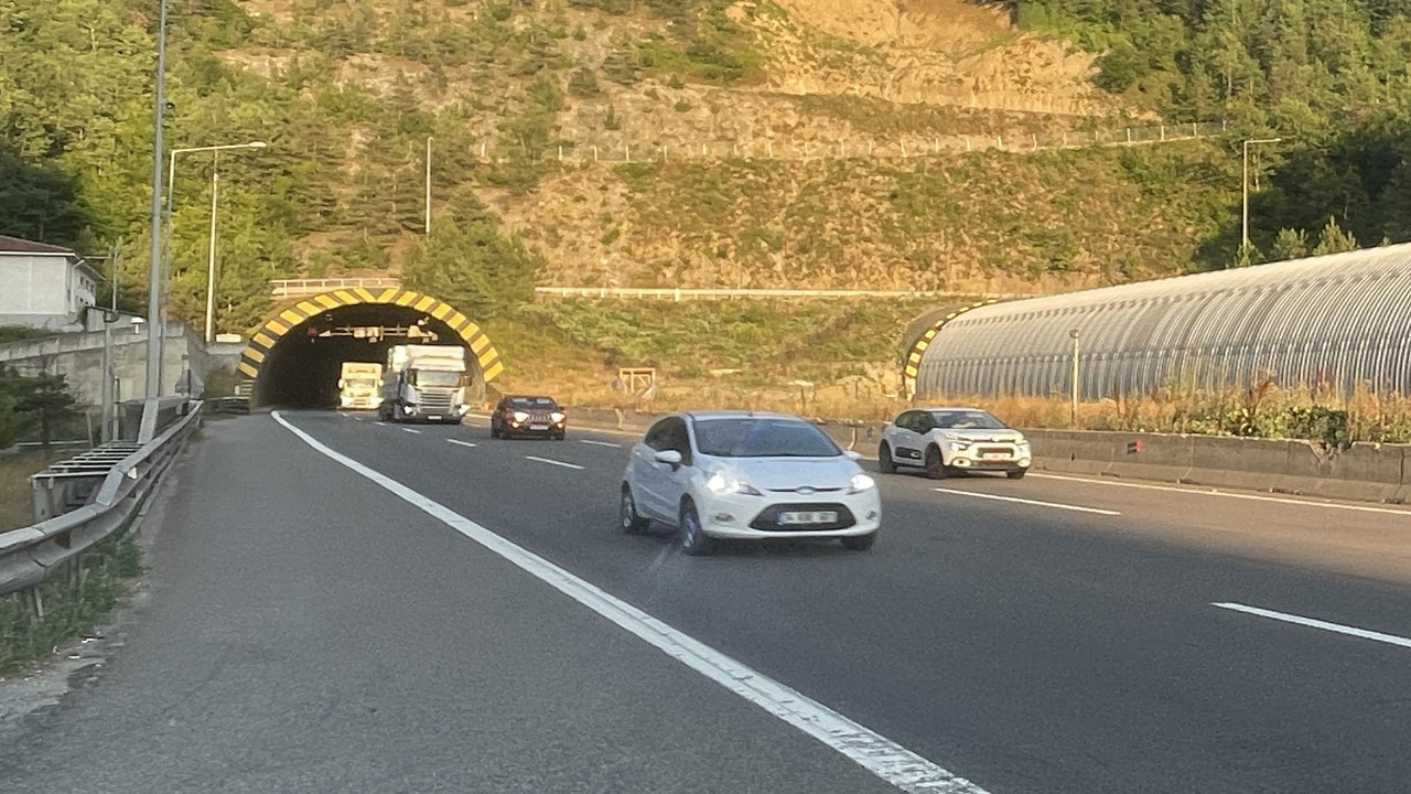 Bolu Dağı geçişinin İstanbul istikameti trafiğe kapatıldı