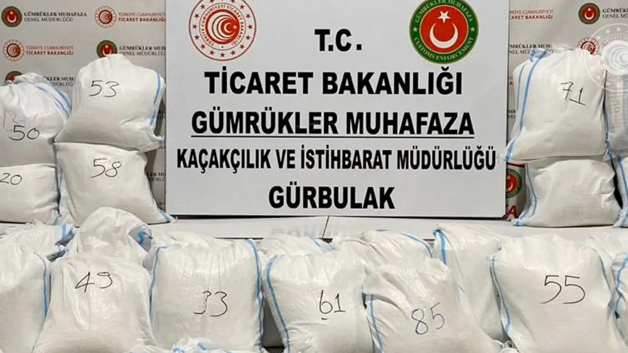 Gürbulak Gümrük Kapısı'nda pudraya emdirilmiş vaziyette 2,2 ton uyuşturucu ele geçirildi