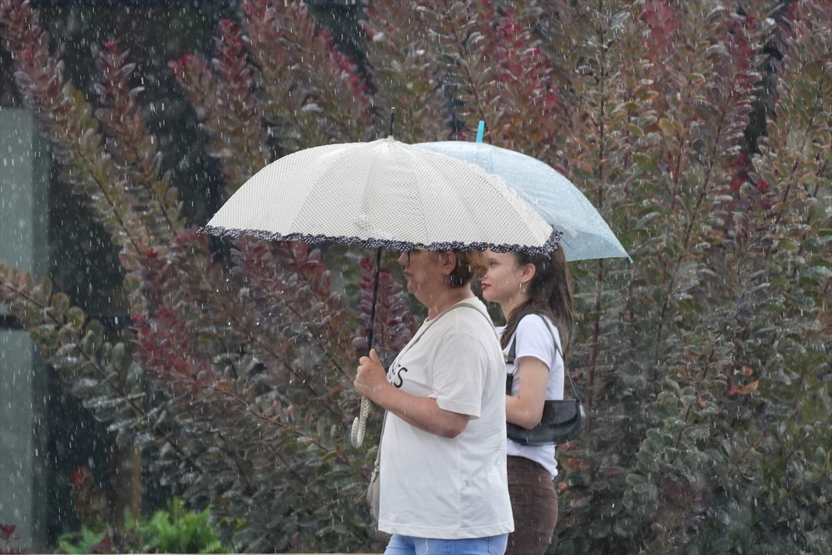 Hazırlıksız yakalanmayın, bir anda bastırabilir! Meteoroloji açıkladı: İstanbul, Ankara, İzmir'de hava durumu...