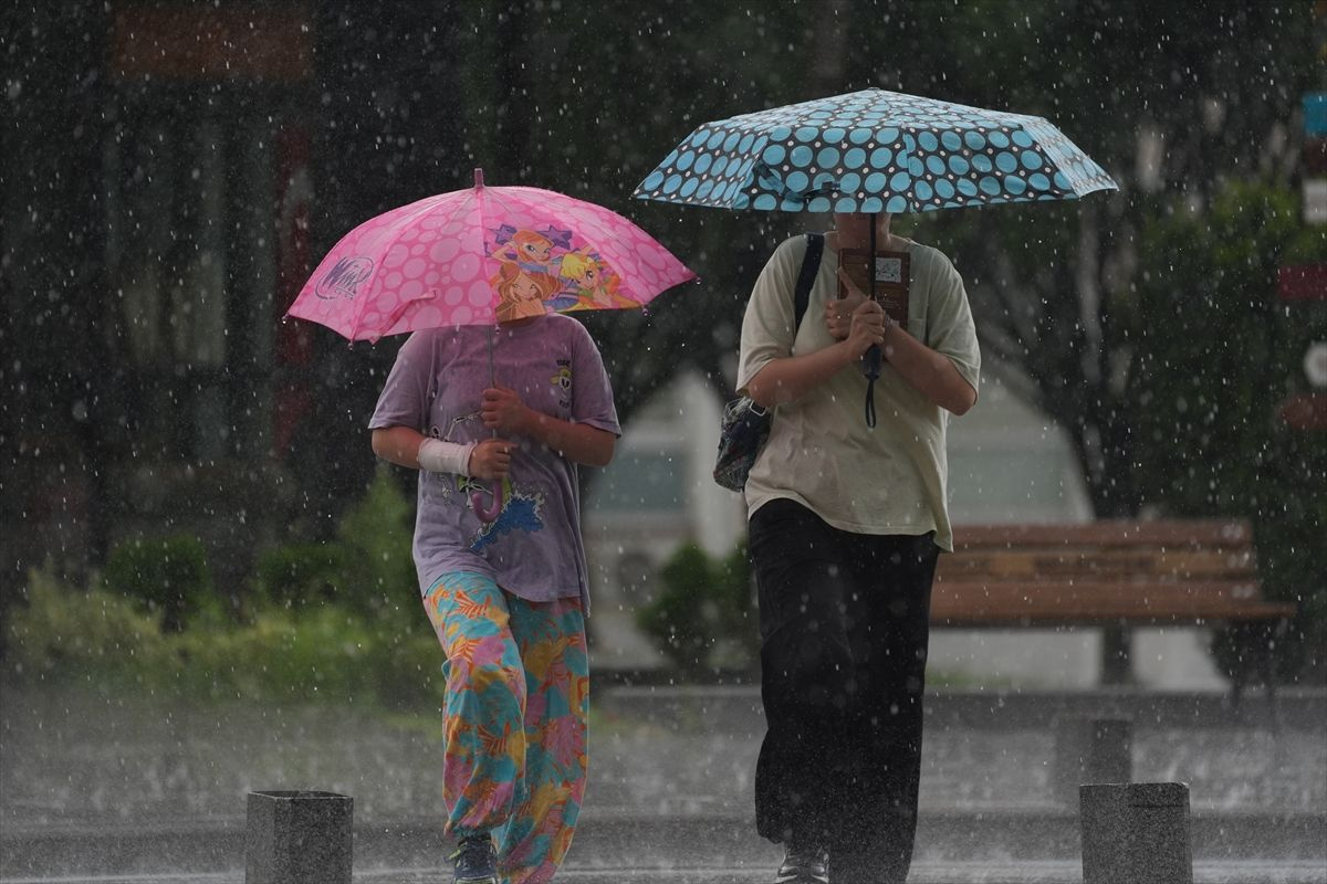 Hazırlıksız yakalanmayın, bir anda bastırabilir! Meteoroloji açıkladı: İstanbul, Ankara, İzmir'de hava durumu...