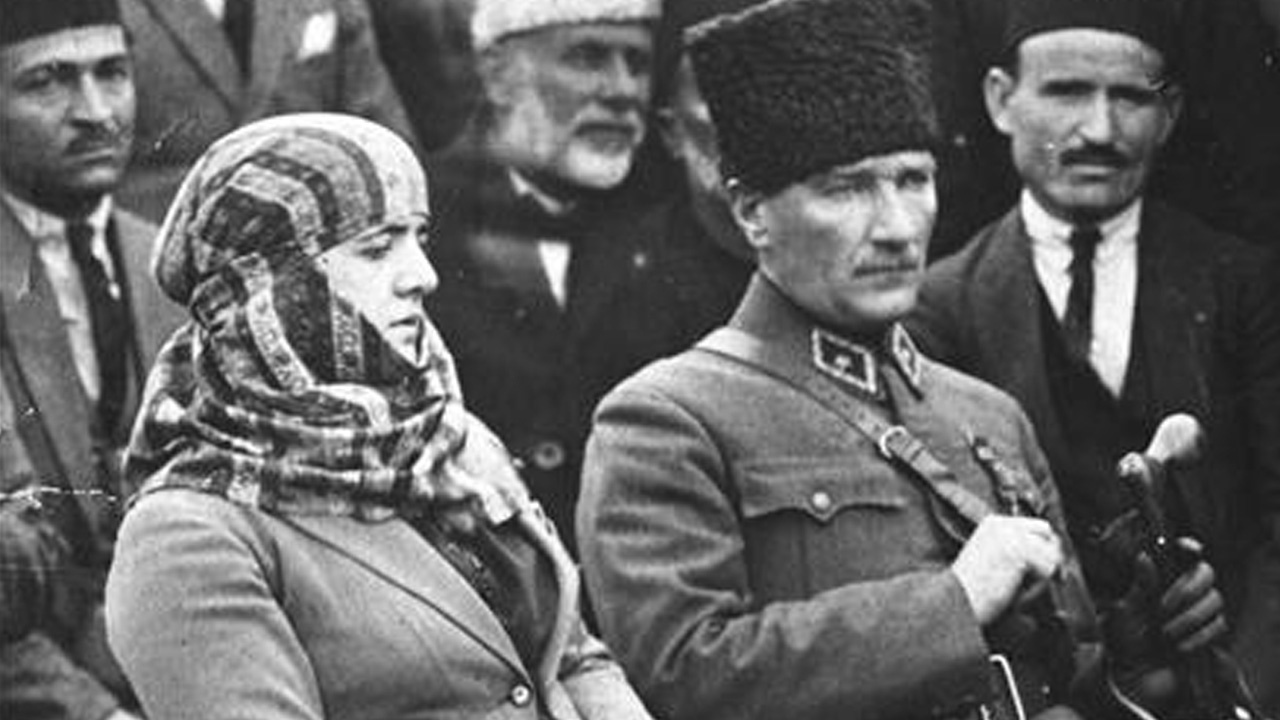 Atatürk'ün süt kardeşi Saime Hanım ile mektuplaşması gün yüzüne çıktı