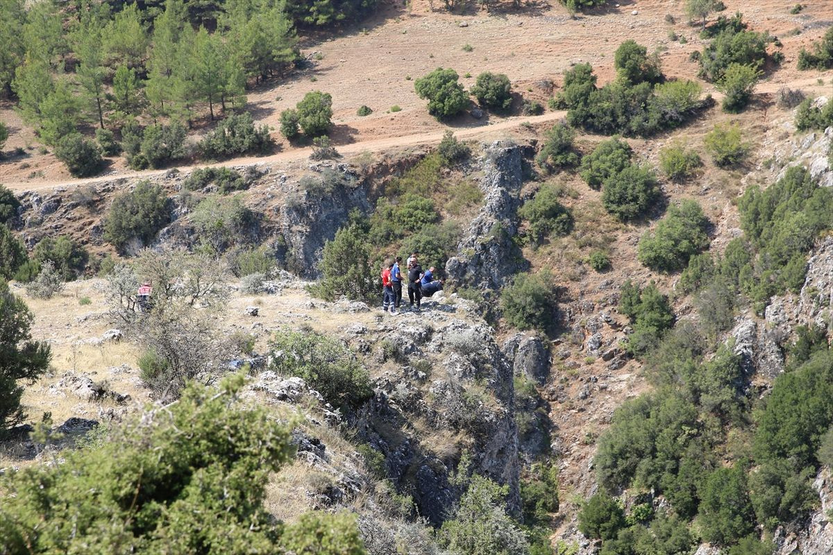 Denizli'de otomobil 200 metrelik uçuruma yuvarlandı! Korkunç kazada 4 kişi öldü