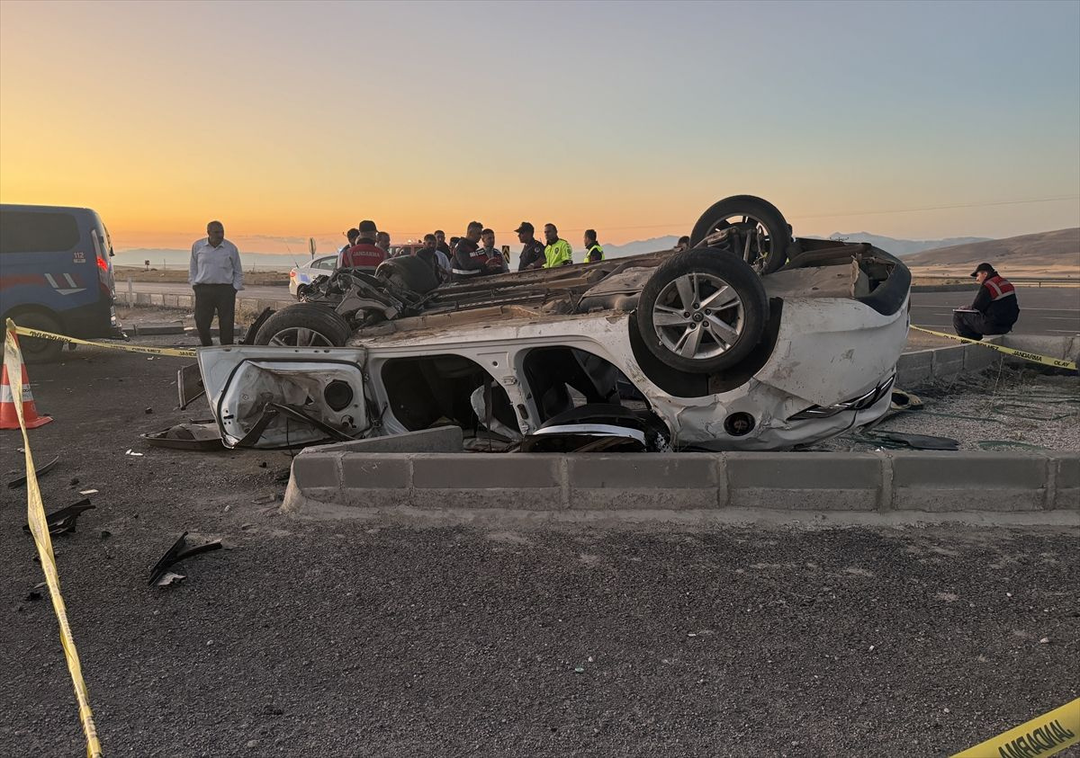 Cenaze yolunda kaza! Otomobildeki 4 kişi hayatını kaybetti