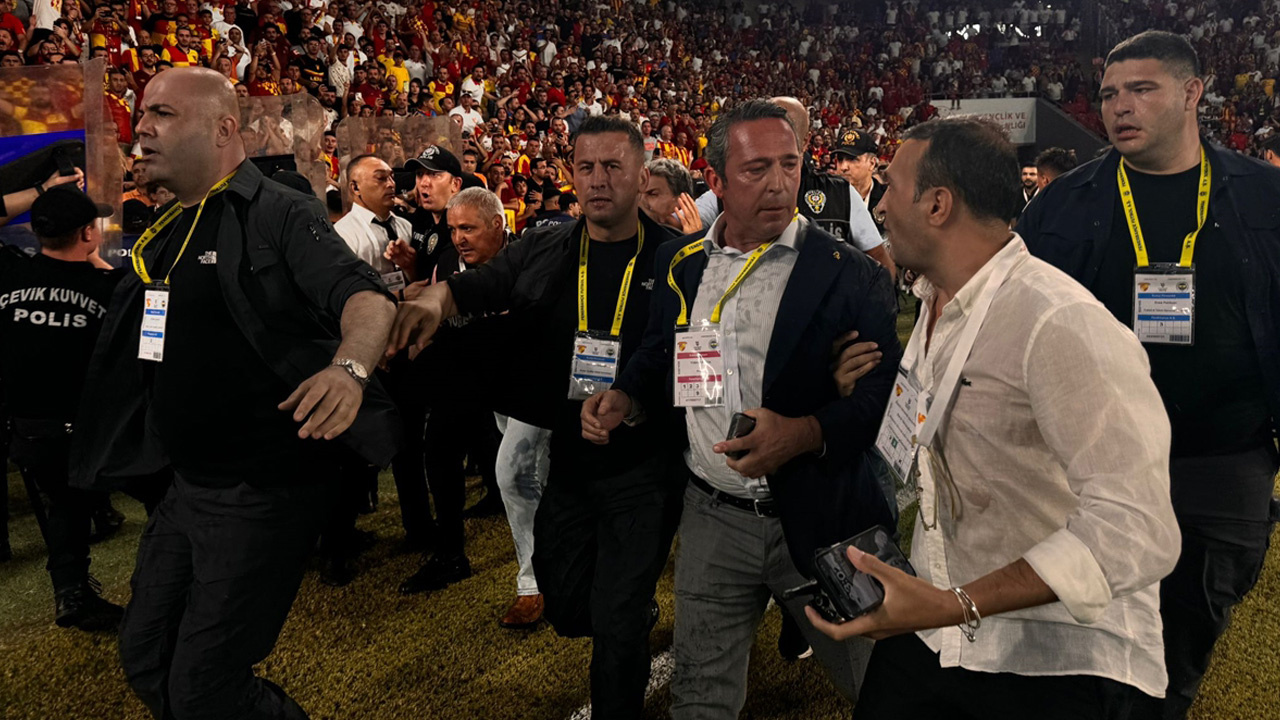 Fenerbahçe Başkanı Ali Koç, Göztepe maçında neden sahaya girdiğini açıkladı