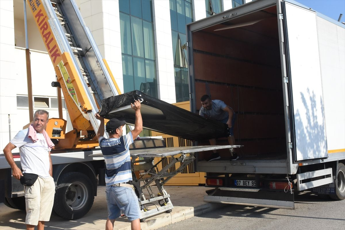 Döşemealtı Belediye Başkanı Menderes Dal'ın makam odasına haciz