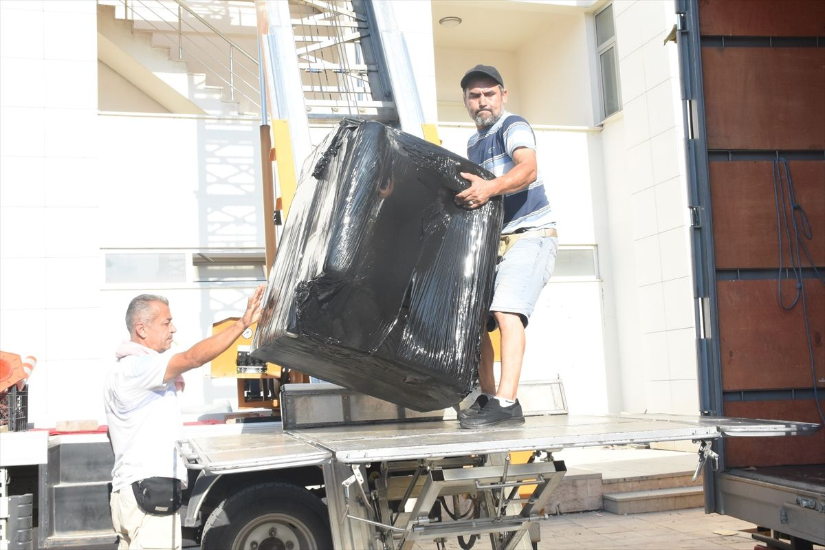 Döşemealtı Belediye Başkanı Menderes Dal'ın makam odasına haciz