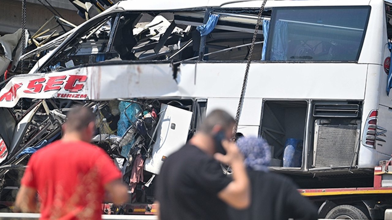 Yolcu otobüsü köprü ayağına çarpmıştı! Feci kazada ölü sayısı yükseldi 