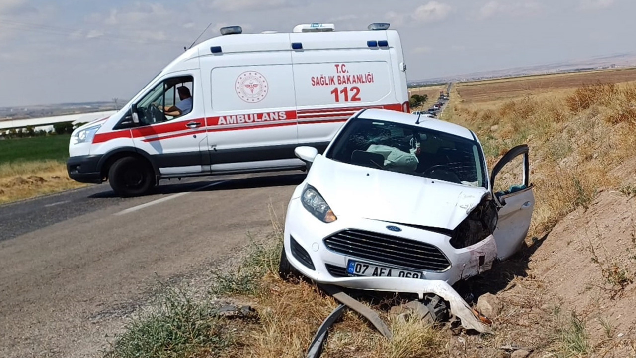 Yozgat'ta iki otomobilin çarpıştığı kazada 3 kişi öldü, 3 kişi yaralandı